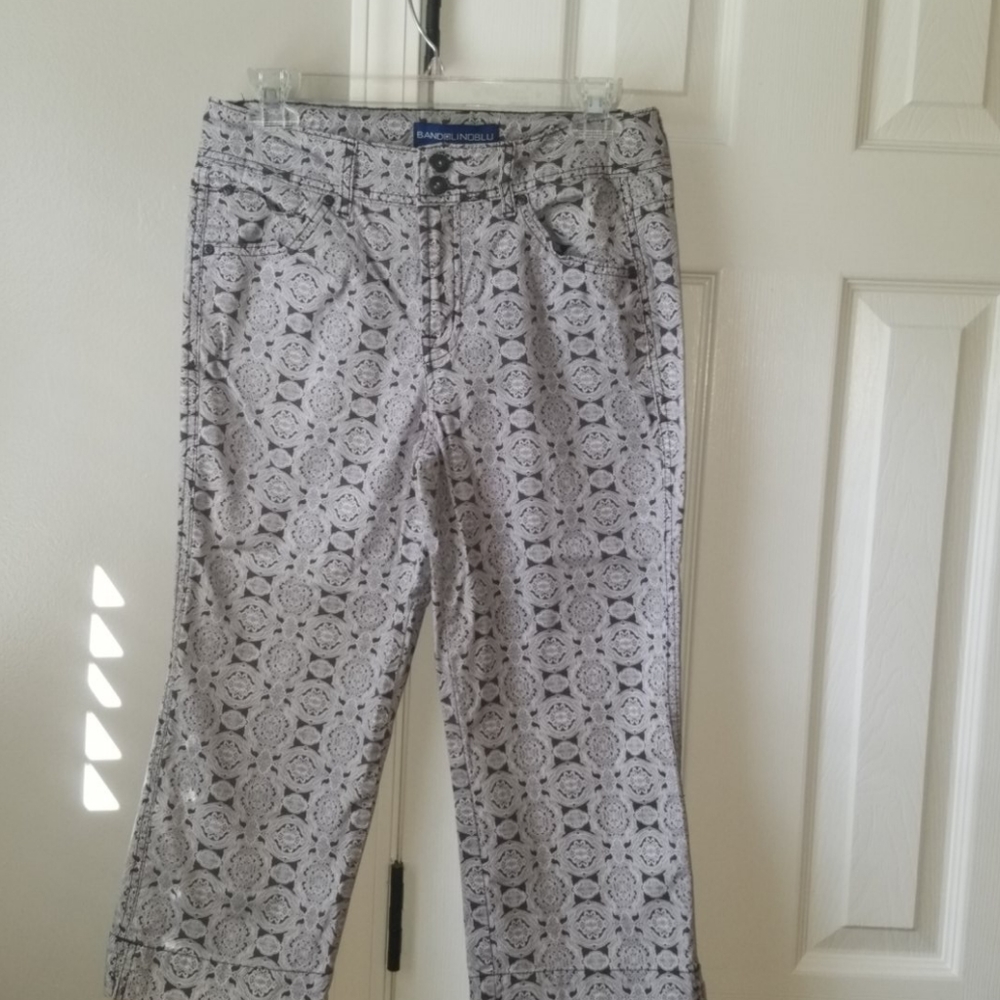 👖 $4/$25. Bandelino Capris/FINAL PRICE